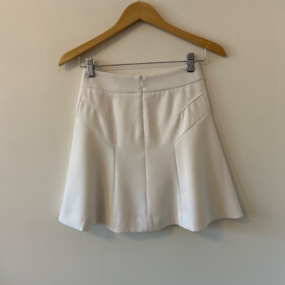 Express Flared and Pleated White Mini Skirt | Size 00 - Picture 5 of 9